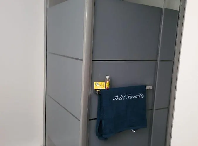 Semesterbostad Petit Paradis